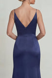 Vestido de Madre de la Novia con tirantes finos de satén azul marino y abertura