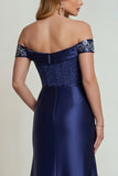 Vestido de Madre de la Novia con hombros descubiertos y apuntado azul marino con hombro