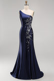Vestido de la madre de la novia de satén sirena de un solo hombro con abertura azul marino y un hombro