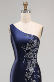 Vestido de la madre de la novia de satén sirena de un solo hombro con abertura azul marino y un hombro