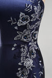 Vestido de la madre de la novia de satén sirena de un solo hombro con abertura azul marino y un hombro