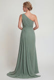 Vestido de madre de la novia con capa de enfundado de un hombro y salvia polvorienta