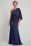 Vestido largo de madre de la novia de un hombro azul marino arrugado