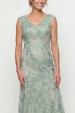 Vestido de madre de la novia bordado en verde, con cuello en V y lentejuelas