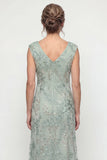 Vestido de madre de la novia bordado en verde, con cuello en V y lentejuelas