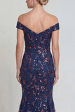 Vestido largo de madre de la novia de sirena azul marino con hombros largos y lentejuelas