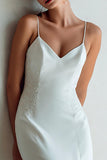 Vestido de novia de tirantes finos de marfil con cola de sirena y encaje