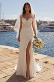 Vestido de novia con liquado de sirena en marfil y cola de corte