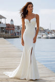 Vestido de novia de tirantes finos de sirena en marfil con cola de barrido