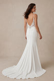 Vestido de novia de tirantes finos de sirena en marfil con cola de barrido