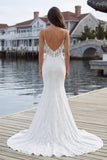 Vestido de novia de tirantes finos de sirena de marfil con encaje de satén en forma de cola