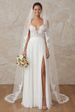 Vestido de novia de tirantes finos de marfil con cordones barridos