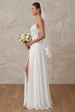 Vestido de novia de tirantes finos de marfil con cordones barridos