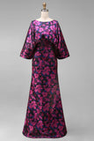 Vestido de madre de la novia con funda estampada de flores fucsia y mangas acampanadas