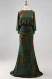Vestido de madre de la novia con estampado verde oscuro, funda y mangas acampanadas