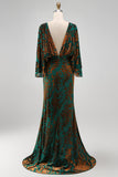 Vestido de madre de la novia con estampado verde oscuro, funda y mangas acampanadas