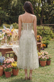 Corsé apliqueado verde claro con tirantes finos Un vestido Midi de línea