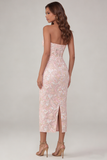 Vestido midi sin tirantes con corsé con flor rosa y sin tirantes