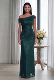 Vestido formal largo y arrugado de color verde oscuro, de hombros descubiertos y cierre trasero