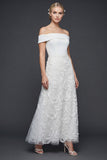 Vestido de novia largo de línea A blanco con hombros descubiertos