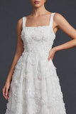 Vestido de novia largo de cuello cuadrado blanco con líneas A y flores 3D