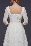 Vestido de novia largo de mangas 3/4 de línea blanca con flores 3D