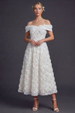 Vestido de novia largo de línea A con hombros y flores 3D