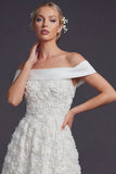 Flores blancas 3D descubiertos Una línea de vestido de novia largo