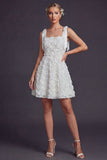 Tiras blancas con lazo: Vestido de novia corto con flores 3D