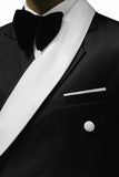 Trajes negros de dos piezas con solapa de un botón y muesca de hombre