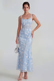 Corsé transparente lila con escote cuadrado y vestido midi floral con encaje en la espalda