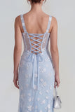 Corsé transparente lila con escote cuadrado y vestido midi floral con encaje en la espalda