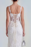 Corsé transparente lila con escote cuadrado y vestido midi floral con encaje en la espalda