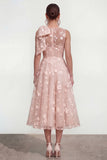 Vestido midi rosa floral con arco y cuello redondo, bolsillos