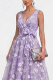 Vestido midi floral midi de escote en V lila con lazo