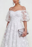 Vestido midi floral rosa A-line de hombros descubiertos con encaje en la espalda
