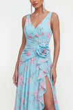 Vestido floral azul de chiffon A-line con abertura lateral fruncido y flor 3D