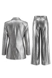 Trajes de solapa de solapa gris de dos piezas con pañuelo gris y lazo