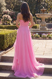 Vestido largo de graduación sin tirantes de tul rosa intenso y con volantes