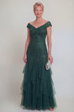 Vestido largo de madre de la novia con escote en V y tul verde oscuro con volantes y mangas