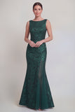 Vestido largo de sirena con cuello barco y sirena verde oscuro con abertura