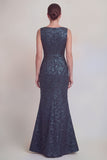 Vestido largo de sirena con cuello barco y sirena verde oscuro con abertura