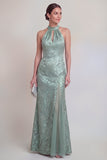 Vestido largo de sirena con corte verde salvia y abertura