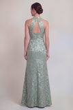 Vestido largo de sirena con corte verde salvia y abertura