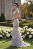 Vestido largo de graduación con escote halter de tul y tul de flores plateadas con una flor 3D