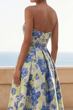 Vestido largo de invitado de novia de flores de naciso azul en línea A, tirantes y estampado de flores,