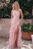 Vestido largo de invitado de boda rosa de un hombro, estampado en escalones, con estampado floral y abertura de gasa