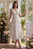 Vestido midi floral blanco rosa de tul en pico con escote en V y manga corta