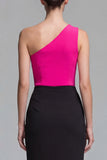 Vestido formal midi fucsia y negro de un solo hombro con abertura