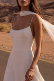 Vestido de novia de línea A con tirantes finos de marfil y abertura